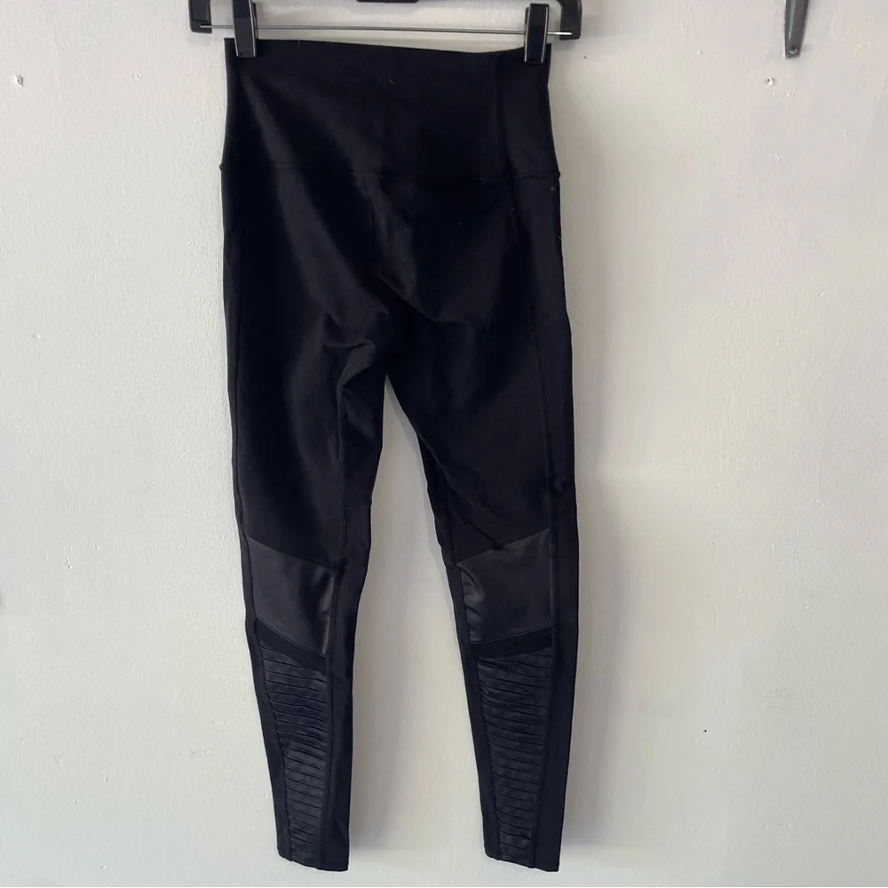 Alo Yoga Black High-Waist Mesh Black Moto Leggings 37611